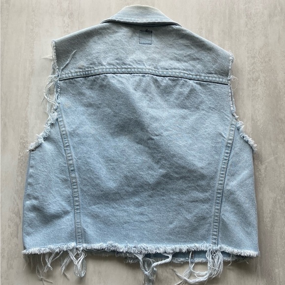 LEE Distressed Vest - Picture 2 of 13